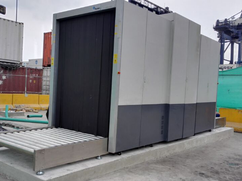 X-ray baggage scanner at the Customs 1