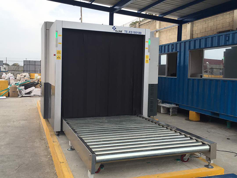 X-ray baggage scanner at the Customs 1