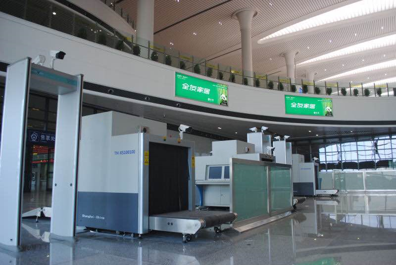 X-ray baggage scanner and Walk-through metal detector at Changsha west but station