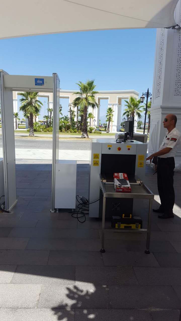 X-ray baggage scanner at the Customs 1