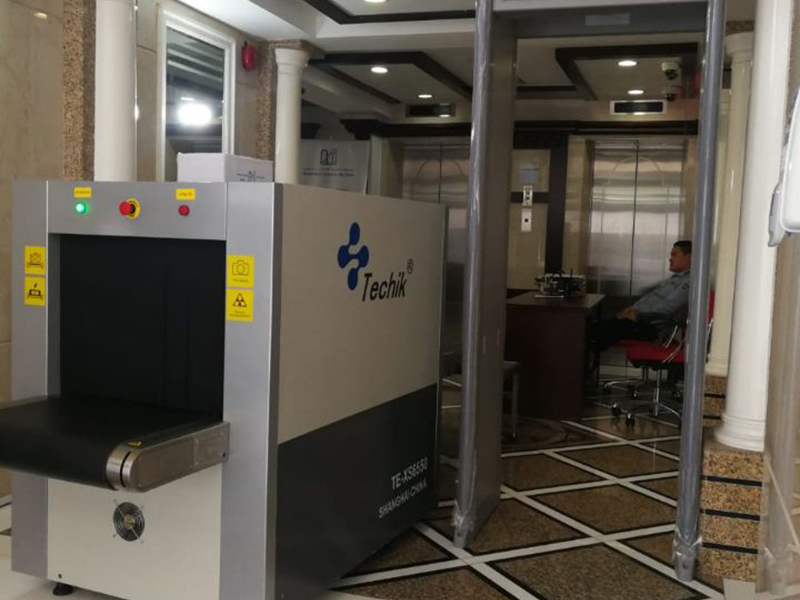 X-ray baggage scanner and Walk-through metal detector at the Historic site 1